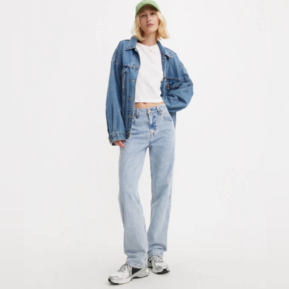 NWT Levi’s Low Pro Women’s Jeans in 
Charlie glow up light wash New